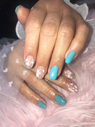 Manicurista Colombiana