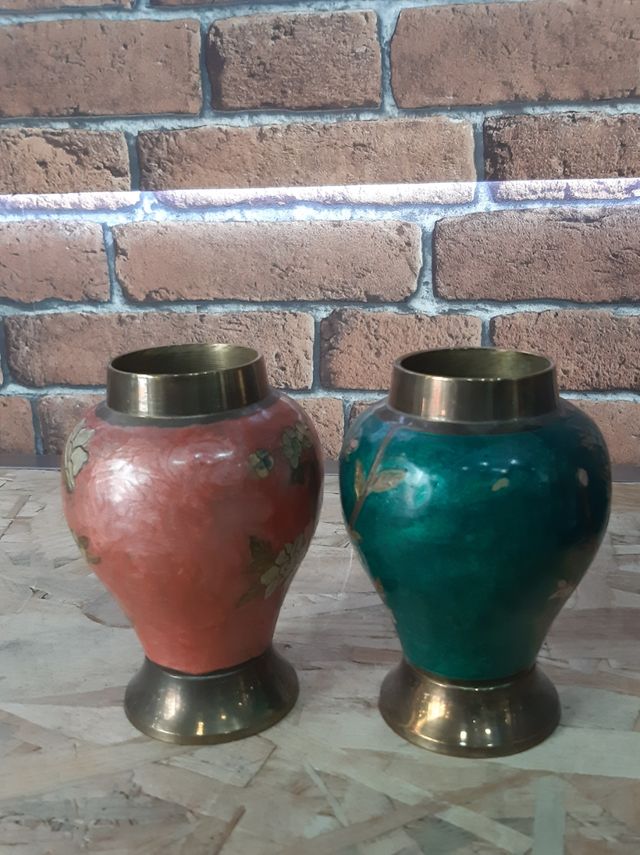 PAREJA DE JARRONES LATON ESMALTADO