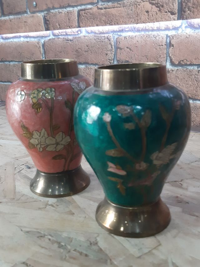 PAREJA DE JARRONES LATON ESMALTADO