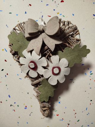 Decorazione a cuore in legno appendibile