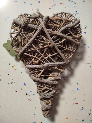 Decorazione a cuore in legno appendibile