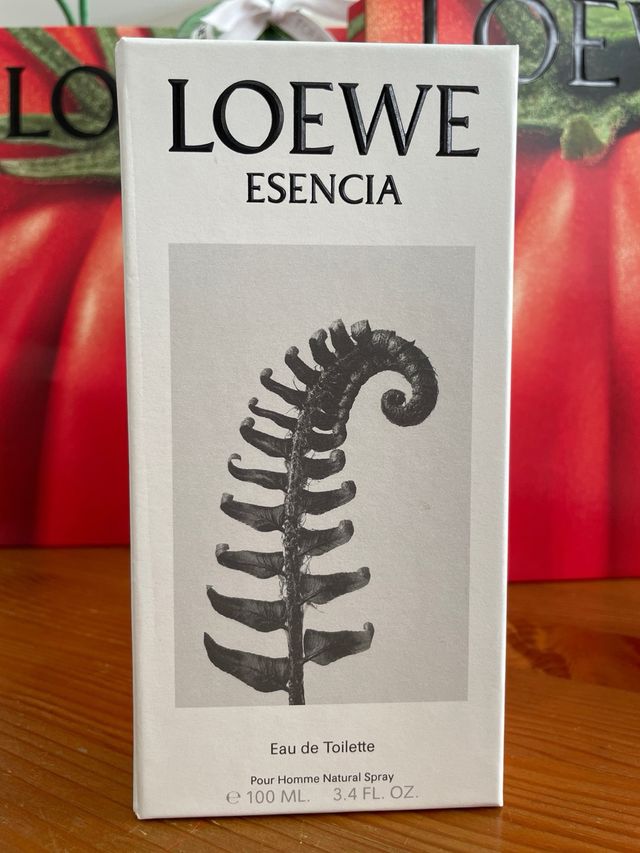 Bandeja de madera, bolsas y caja Loewe