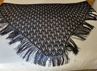 Mantón hilo negro hecho a mano