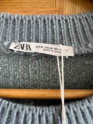 Jersey azul efecto pelo brillos Zara