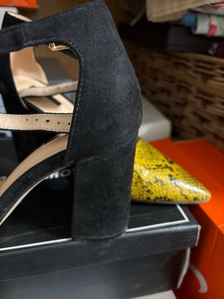 Zapatos tacón serpiente | negros y amarillos