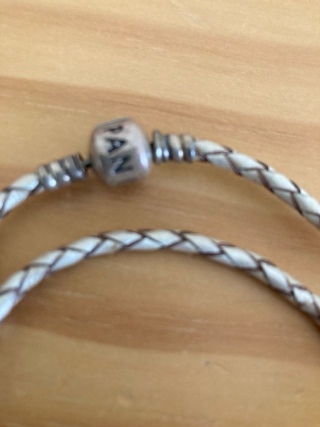 Pulsera Pandora doble con 2 abalorios Mide 37 cms