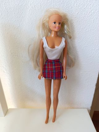 Muñeca Famosa estilo Barbie