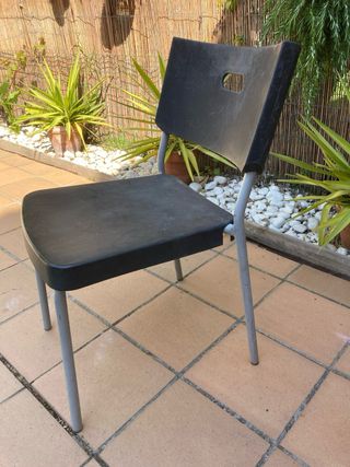 Silla de jardín negra y plata