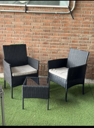 conjunto jardin mesa mas dos sofas marron