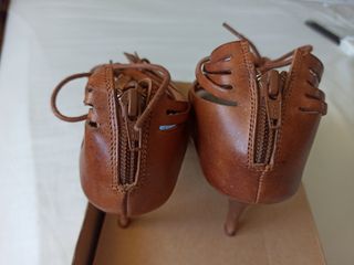 Sandalias tacón cuero marrón