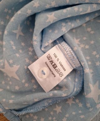 Camisa azul y blanca estrellas