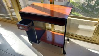 Mesa ordenador con ruedas