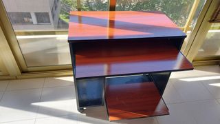 Mesa ordenador con ruedas