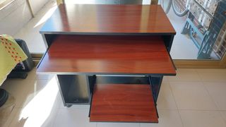 Mesa ordenador con ruedas