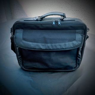 REGALA! CARTERA/MALETÍN FLEXIBLE ORDENADOR PERSONA