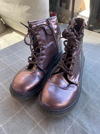 Botas Zara Kids niña purpura metalizadas 37