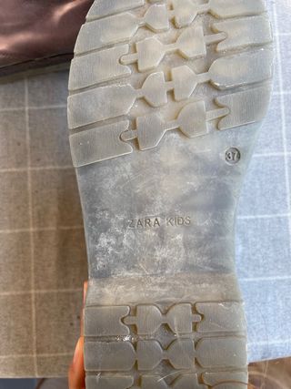 Botas Zara Kids niña purpura metalizadas 37