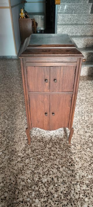 Gramófono antiguo de madera