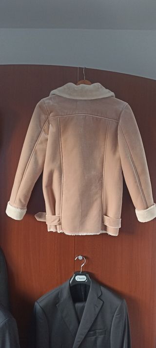 Chaqueta Stradivarius beige