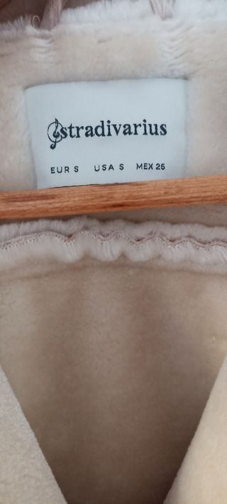 Chaqueta Stradivarius beige