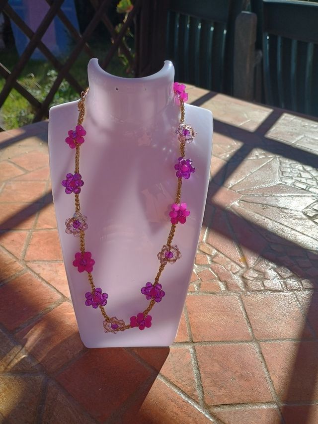 Collana fiori cristalli rosa viola