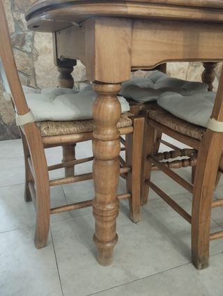 Mesa y 4 sillas comedor madera