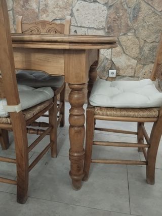 Mesa y 4 sillas comedor madera