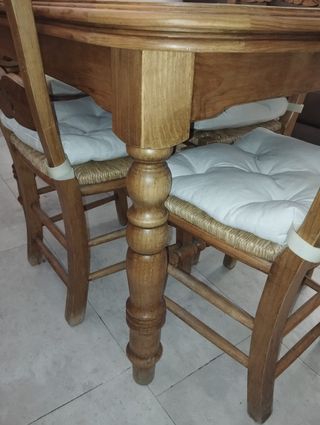 Mesa y 4 sillas comedor madera