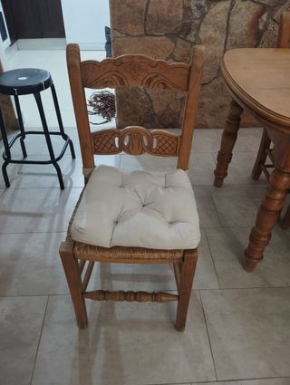 Mesa y 4 sillas comedor madera