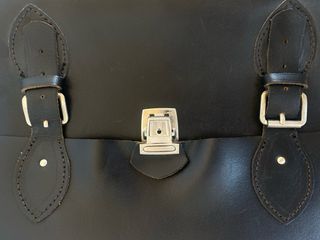 Maletín de piel negro artesanal