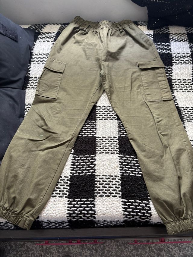 Pantalones cargo verde militar