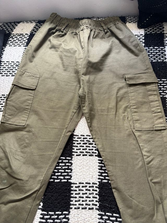 Pantalones cargo verde militar