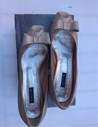 Zapatos Argenia beige tacón bajo