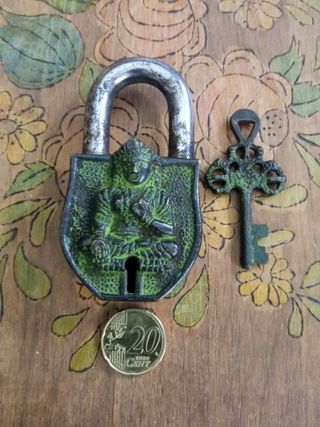 Candado antiguo Asiático .