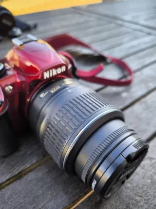 Nikon D3100 roja + objetivo 18-55