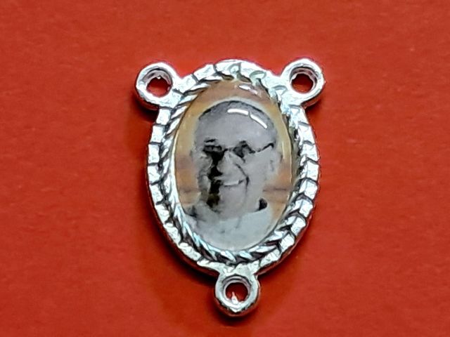 20 medaglie per rosario Papa Francesco