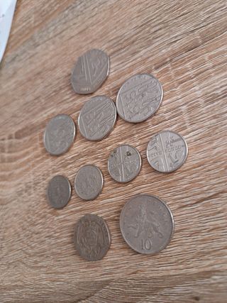 Monedas inglesas antiguas.