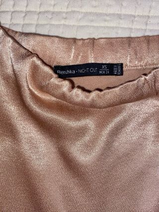 Top Bershka satinado champagne XS