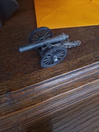 Cañón vintage antiguo sacapuntas