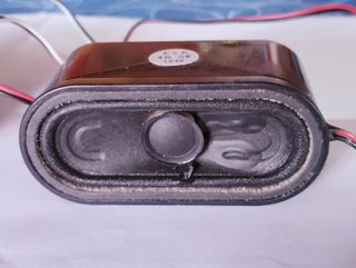 2 altavoces 4 Ohmios, 5w