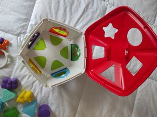 Giocattolo e chiavi della casetta degli animali Chicco