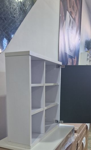 Muebles de baño con espejo.