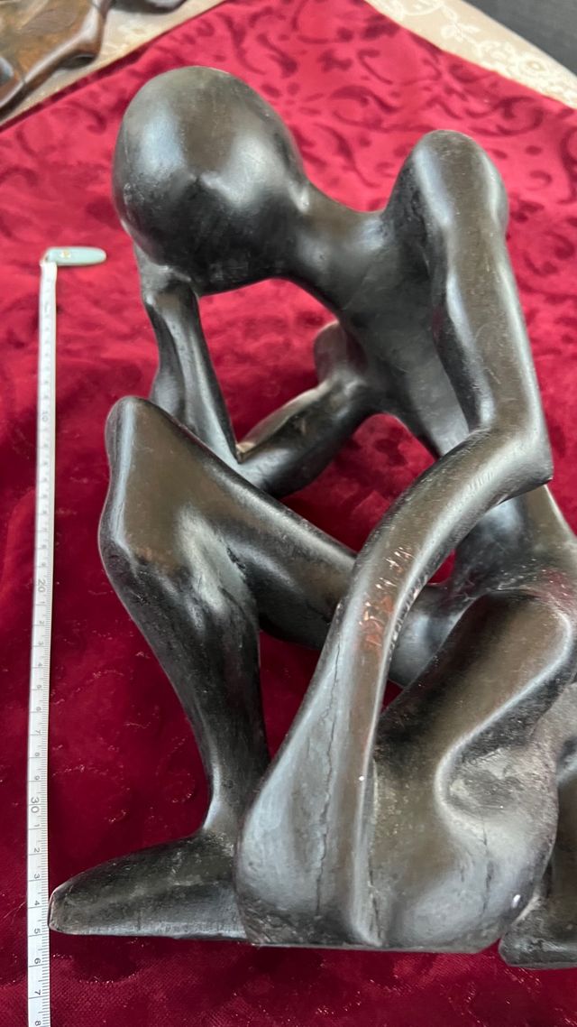 Estatua madera negra hombre