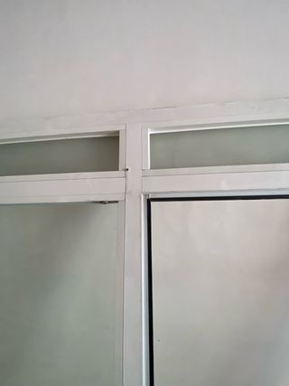 Puerta aluminio local planta baja
esta desmontada