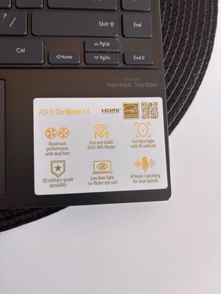 ASUS ZenBook 14  UM425Q  Ryzen 7 16 GB RAM 512 GB SSD  Fabricado en 2021