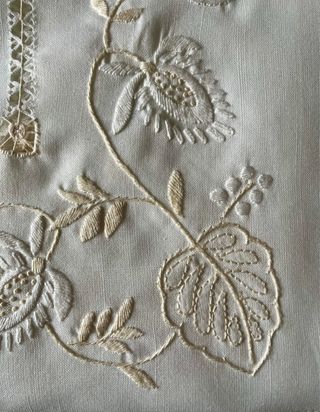 Tovaglia ricamata rettangolare con 12 tovaglioli