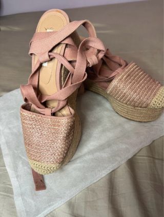 Sandalias cuña Stradivarius rosa