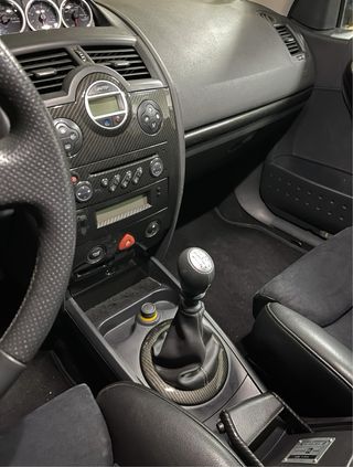 Renault Megane Sport F1 Team R26