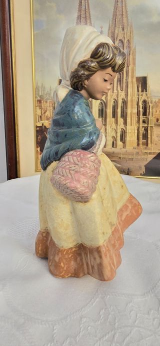 Figura Niña Lladró porcelana