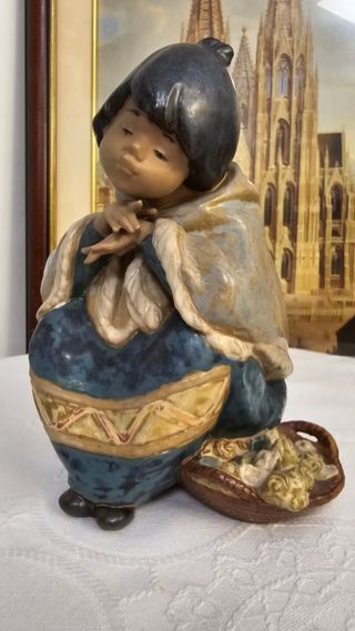 Figura Lladró Niña con Cesta
